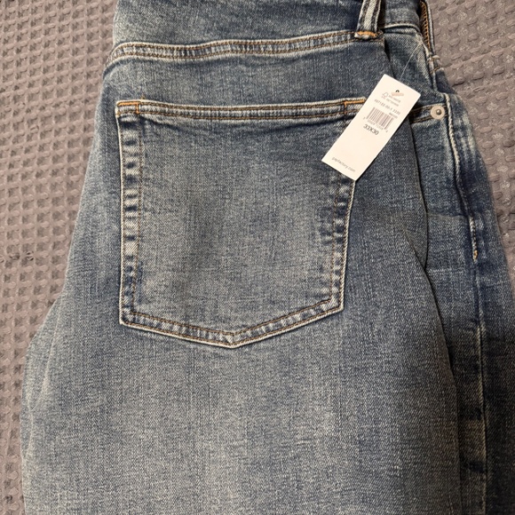 Men’s relaxed-fit jeans (33x30) | Gap - Medium Blue Wash - Picture 2 of 10